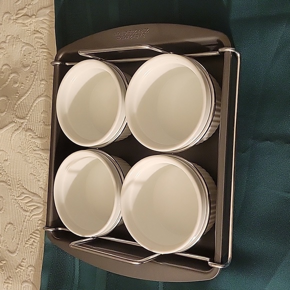 (4) Chicago Metallic Bakeware Set - Picture 2 of 13